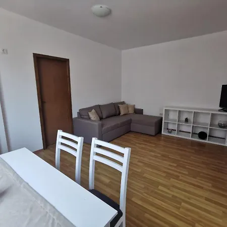 One-bedroom In דירה